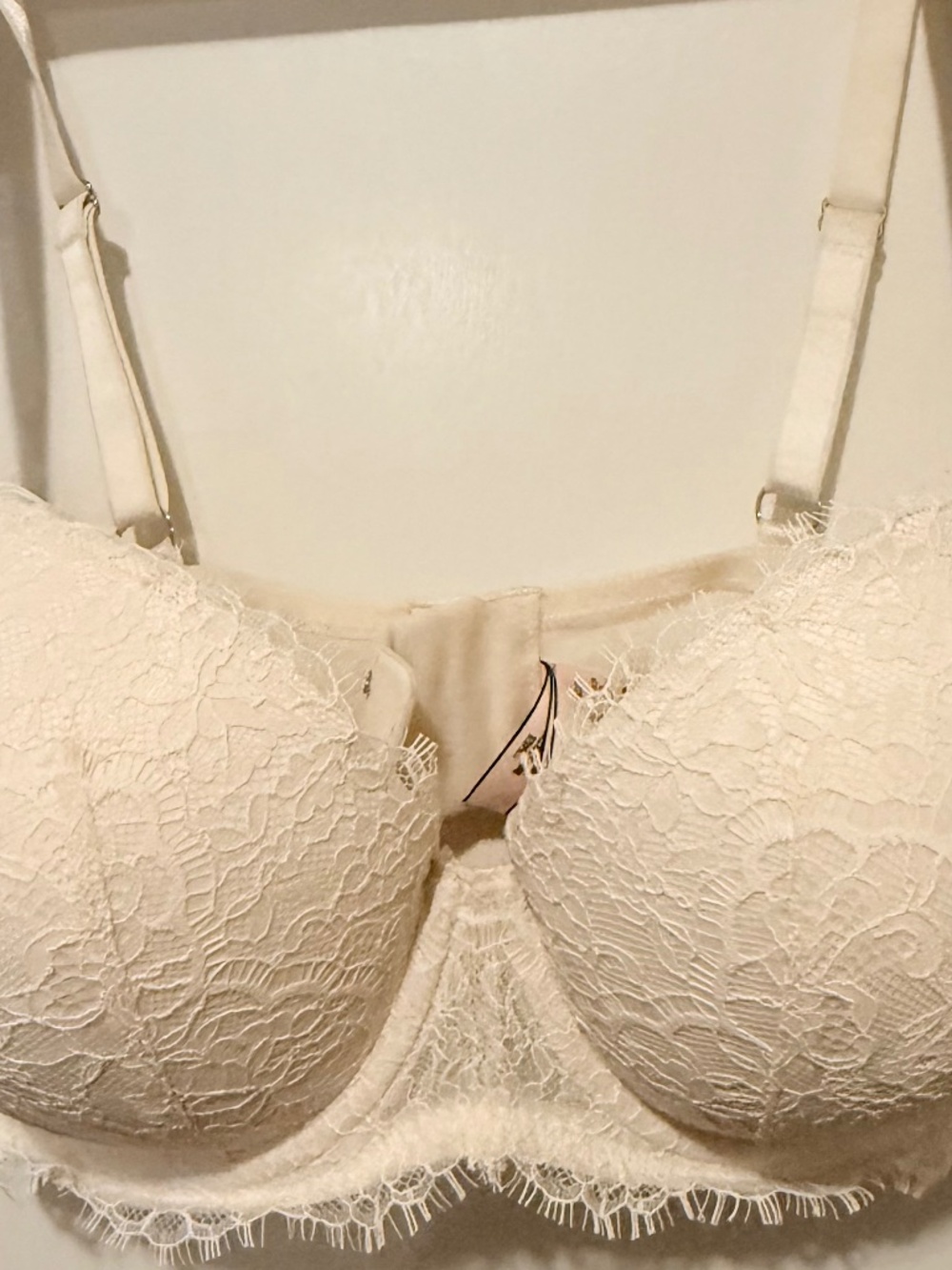 Victoria Secret White lace underwire bra 34DDD